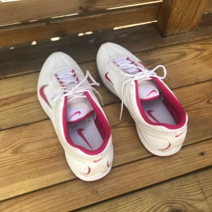 Nike skor - Mycket bra skick! Stl: 38,5
