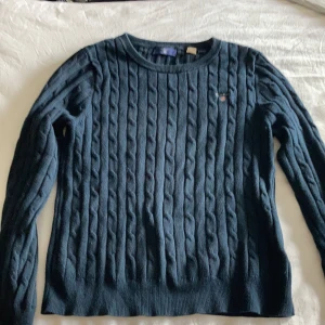 Gant tröja - Kabelstickad tröja från Gant💫 Bäldigt bra skick då den knappt används💓 