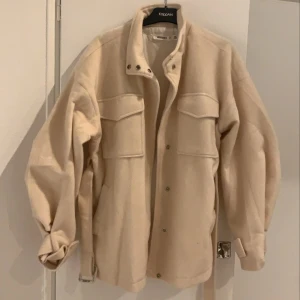 Jacka från Missguided  - Beige jacka som är som ny!🌸✨💞
