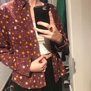 Manchester skjorta - Söt unik skjorta i manchester. Köpt på secondhand. Lägg ett bud :)