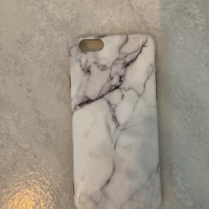 iPhoneskal i vit marmor. - Bra skick, och bra kvalete.