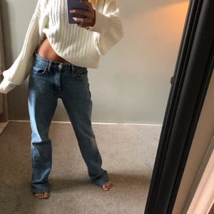 Vit topp - En sjukt mysig och varm tröja, perfekt nu när det börjar bli kallt ute💋💋 köpte för ca ett år sen