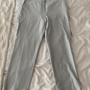 Gråa kostymbyxor💓💓 stl 44  - Gråa kostymbyxor💓💓 OBS!! Frakt ingår ej💓
