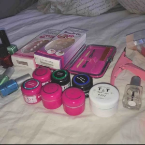  - Uv geléerna är avtorkade (därför har de försvunnit text på utsidan) De ”flesta” är endast testade så mycket kvar i dem. Säljer endast allt tillsammans! Köpt för ca: 1000 kr tillsammans! mitt pris: 450 kr! 💕💕💕💕💕💕💕💕💕💕💕💕💕💕💕💕