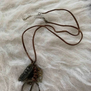  - Halsband, Finns i Odenplan Stockholm , kan skicka via post 10kr på frakt