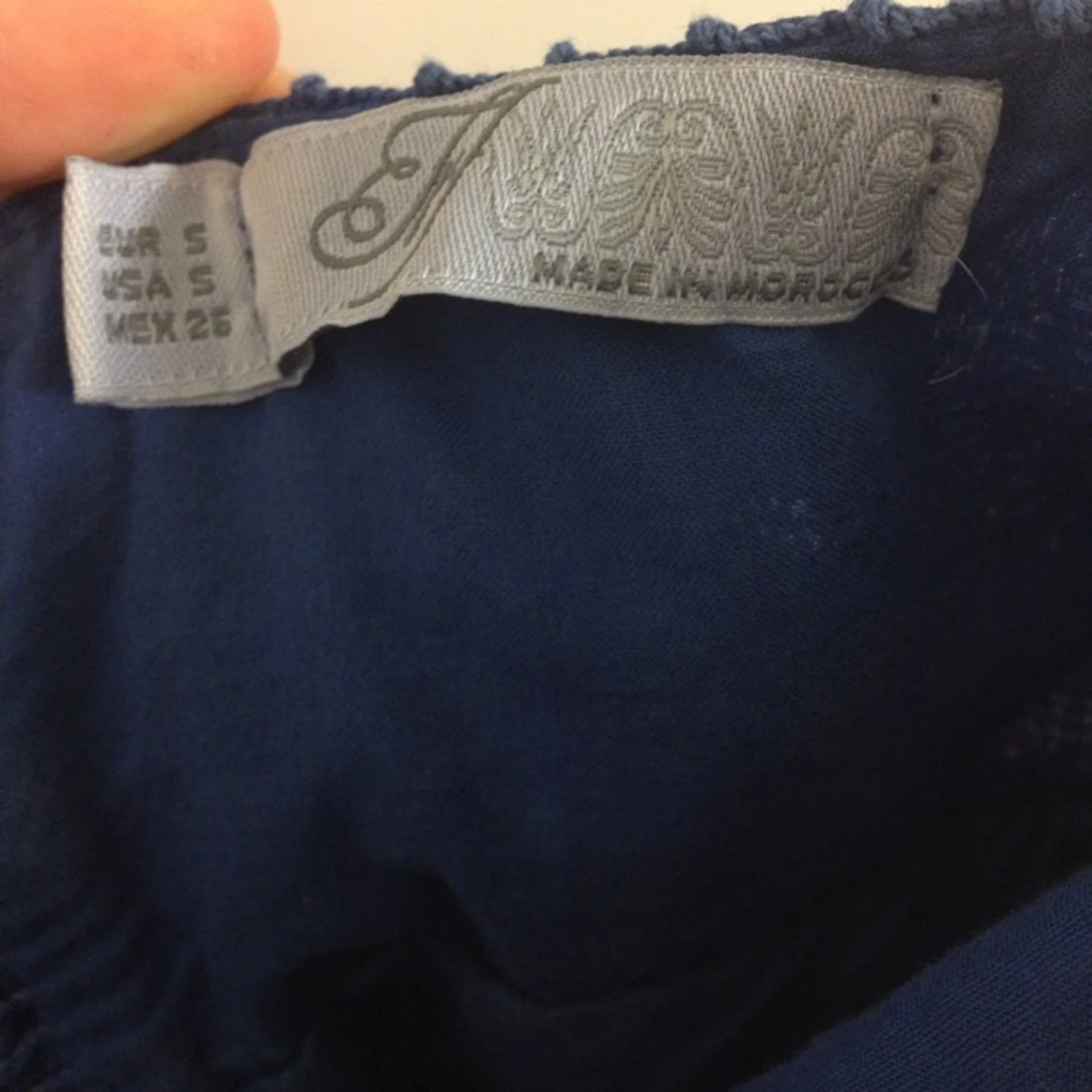 Underbart Blå Klänning, sydd i Marocco. Med snörning och söta detaljer utan Axelband.  - 1398367093