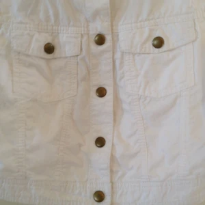 Vit väst/tröja från Concious Collection by HM - Vit väst/tröja från Concious Collection by HM