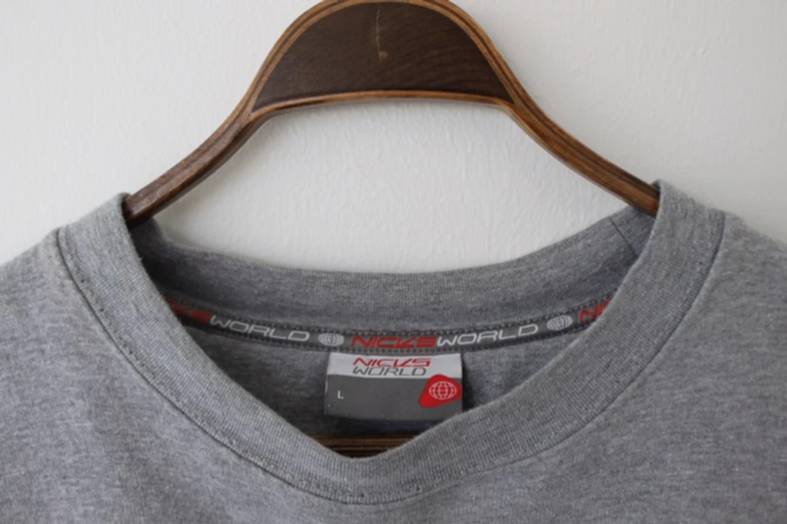 Avklippt pullover med USA brodering. Köpt 2hand ändå i fint skick. Passar alla stl!  - 1398175027