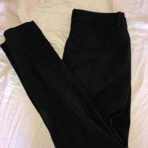  - Kostymbyxor från H&M. Fint skick.  Köparen står för frakten.  