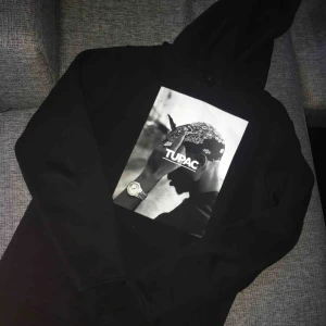  - Hoodie från junkyard. Aldrig använd. Köpte den för 600 kr. Köparen står för frakten!