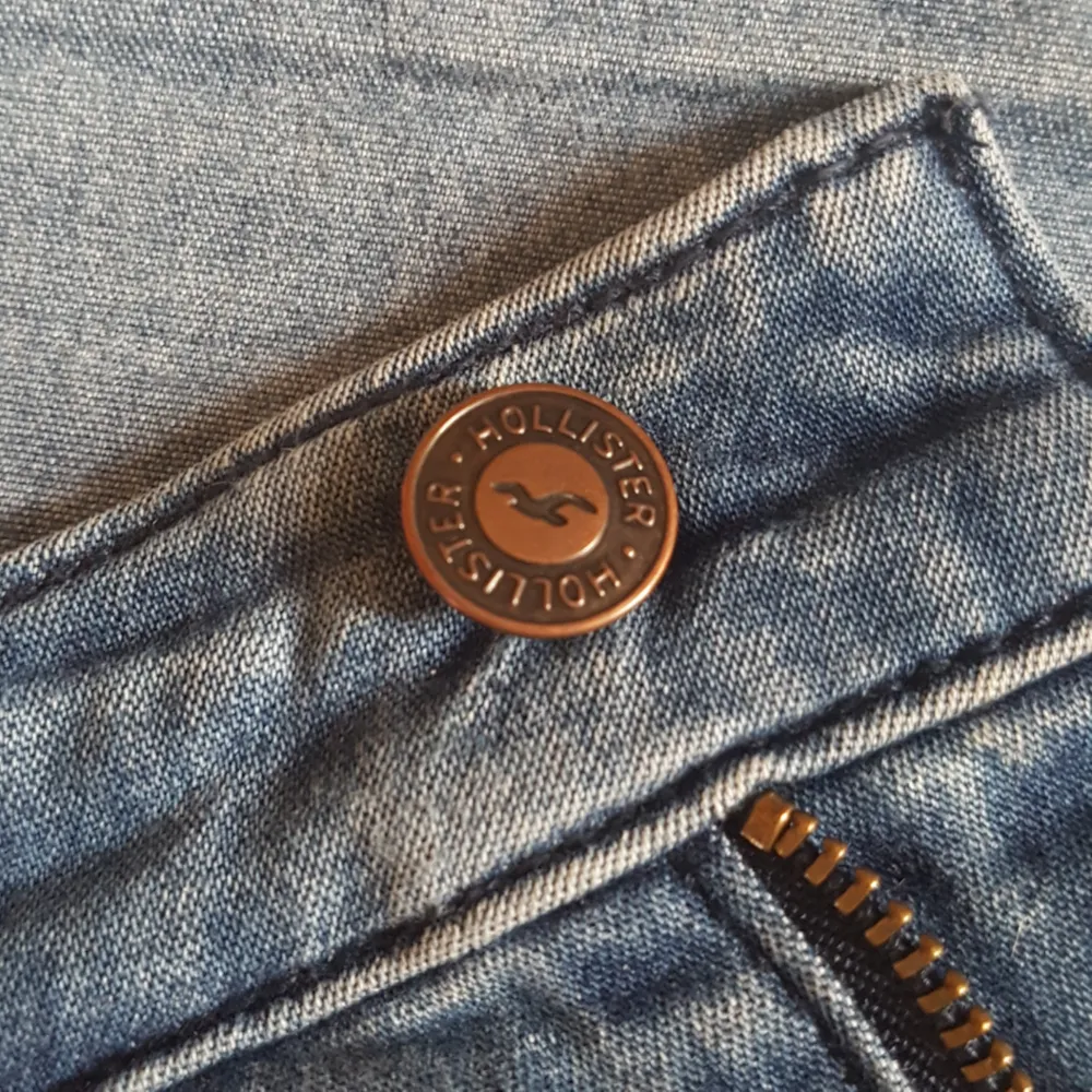 Highrise-jeans från Hollister som är superstretchiga och verkligen följer kroppens form!. Jeans & Byxor.