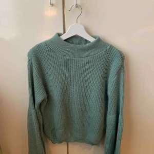  - Fin stickad tröja med vida armar