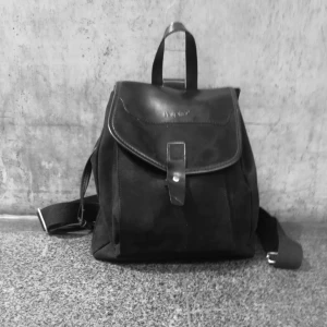  - Snygg jävla rycksäck från Inspire. Är i begagnat skick och knäppet är på sin sista refräng. Men fortfarande snygg o kommer vara ett bra tag till! Frakt 50kr 