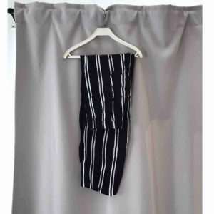  - Tunna randiga byxor. Hämtas i Kalmar eller skickas om köparen står för frakten.  