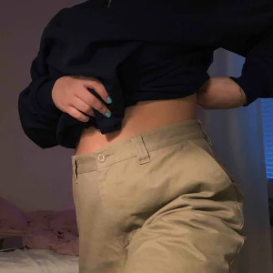  - svincoola beige chinos med utsvängda ben💖🔥 köpta på beyond retro!! Knappt använda!!