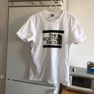  - Superfin skön t shirt från the north face! Kommer tyvärr inte till användning längre 