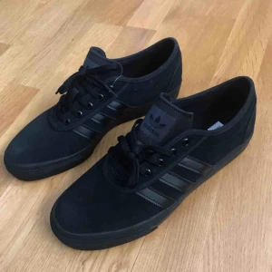  - Adi-Ease från Adidas skateboarding, aldrig använda.   