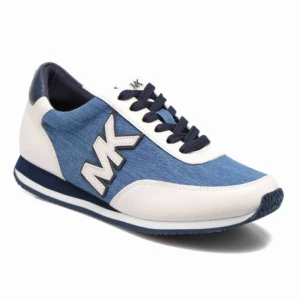  - Säljer likadana Michael kors skor. Skorna är knappt använda men det finns några ställen där det är lite sämre skick. Storlek: 37 Ny pris: 1479 Mitt pris: 500 kan gå ner i pris vid snabb affär