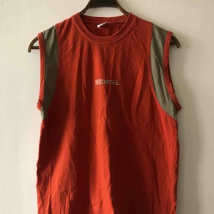  - Vintage 1990-tals linne från Diesel. Kan hämtas i Uppsala eller skickas mot fraktkostnad 39 sek 