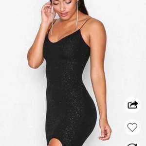  - Bombshell sparkle dress, helt oanvänd med prislapp kvar. Köpt för 3 månader sedan på Nelly för 399. Strl L, men passar även M.