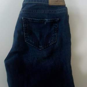 Stretchiga snygga jeans. Dock för små i rumpan för mig. Älskar dessa dock. Kan bli billigare om du köper annat jag säljer. 