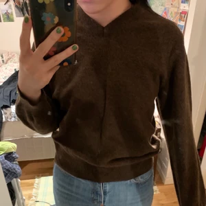 BRUN TRÖJA - en super fin brun sweatshirt, från second hand men på lappen står det park lane, aldrig använd, färgen visas bäst på första bilden!🥰