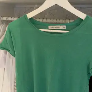 Grön T-shirt från Carin Wester storlek xs💓 pris + frakt