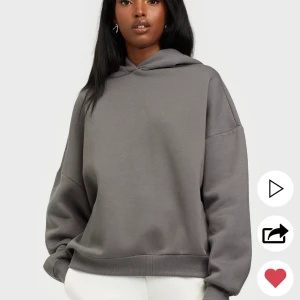 Nelly oversize hoodie - En hoodie som använts max 2 gånger, var tyvärr inte min färg. Älskar dock hur oversize den sitter:) 