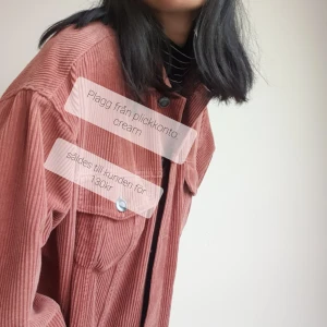 ZARA Oversized Manchester Jacka  - Oversized manchesterjacka från ZARA i underbara färgen, Dusty Rose. I storlek S men passar även M. Vid minsta intresse/fundering så är det verkligen bara att kontakta. Ordinariepris: 399kr