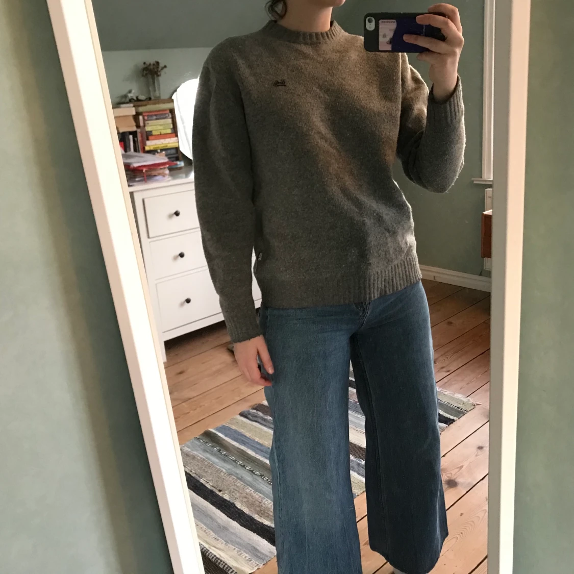 Stickad tröja med UCLA-logga. - 90