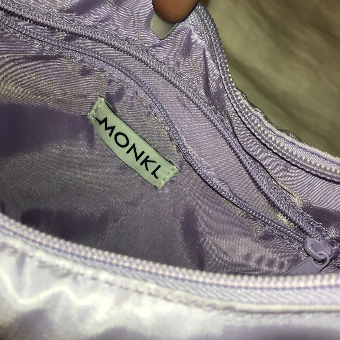 Lila väska från Monki - 91