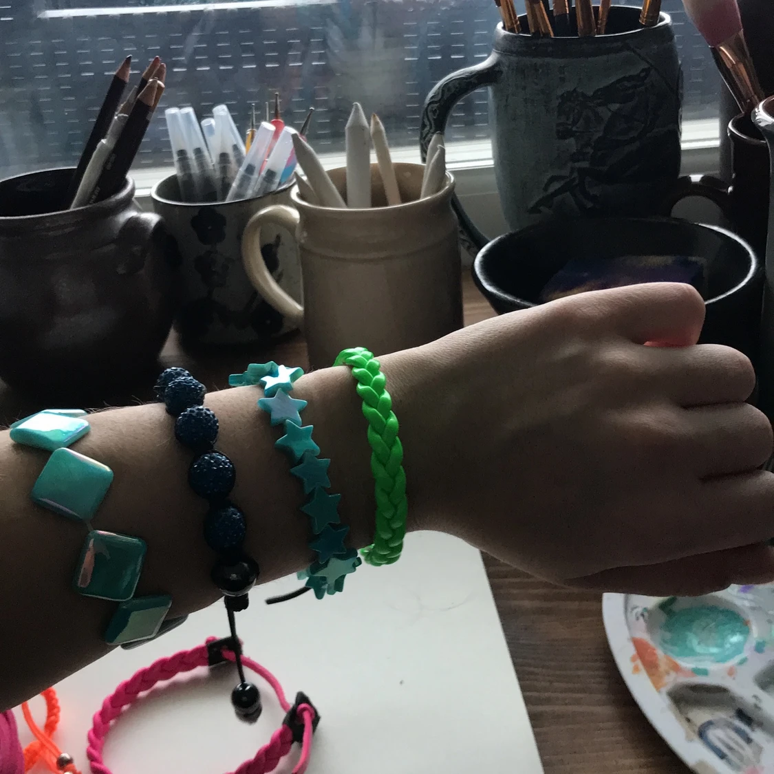 Olika armband med snygga detaljer - 91