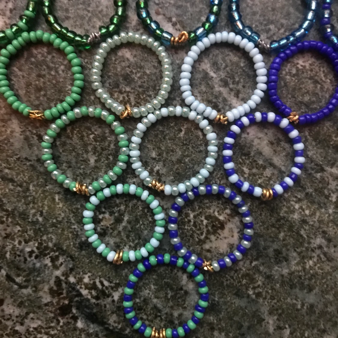 Pärlringar i blått o grönt - 91