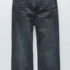 Zara jeans  - De kända zara jeansen, säljer dom eftersom att de blivit för stora och att jag tyvär inte kan använda dom längre.