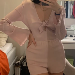 Playsuit - Aldrig använd då den är lite för kort för mig (jag är 168cm).