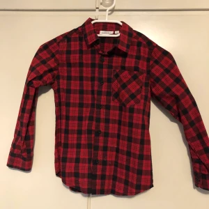 Barn skjuta storlek 116 Använda bara en gång!! 99%  - Barn Storlek 116