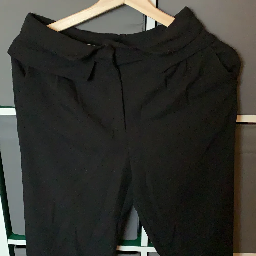 Svarta kostymbyxor från nakd strl: 34 pris: 50+frakt. Jeans & Byxor.