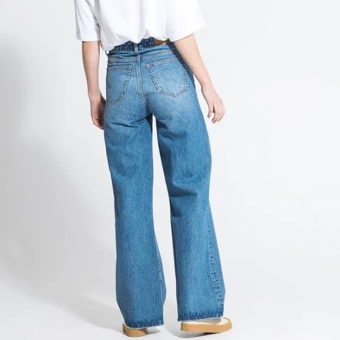 Fina jeans med hål!. Jeans & Byxor.