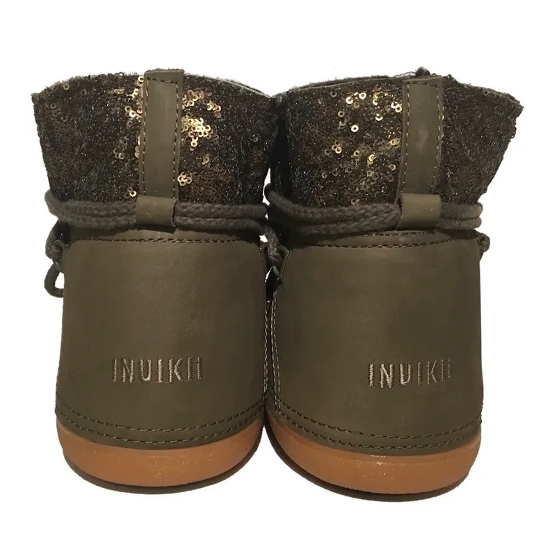 Jättefina inuikii skor ☺️ Köpte dom på NK för två år sen men har inte använt dom alls mycket !! Säljer pga har andra inuikiis och e nt så förtjust i denna färgen. Bjuder på frakt !. Skor.