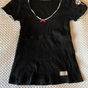 Odd Molly topp - Odd Molly topp i storlek 2 (= storlek small tror jag). Säljaren står för frakten :)