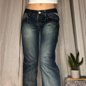 Feta y2k jeans från Replay❗️ w30, midjemått: 87cm innerbenslängd 82cm🥰