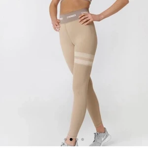 Stronger thights  - Beige sköna tights som sitter perfekt. Passar även större och mindre då de är stretchiga. Skriv till mig för fler bilder😊 Skriv bud här under💕