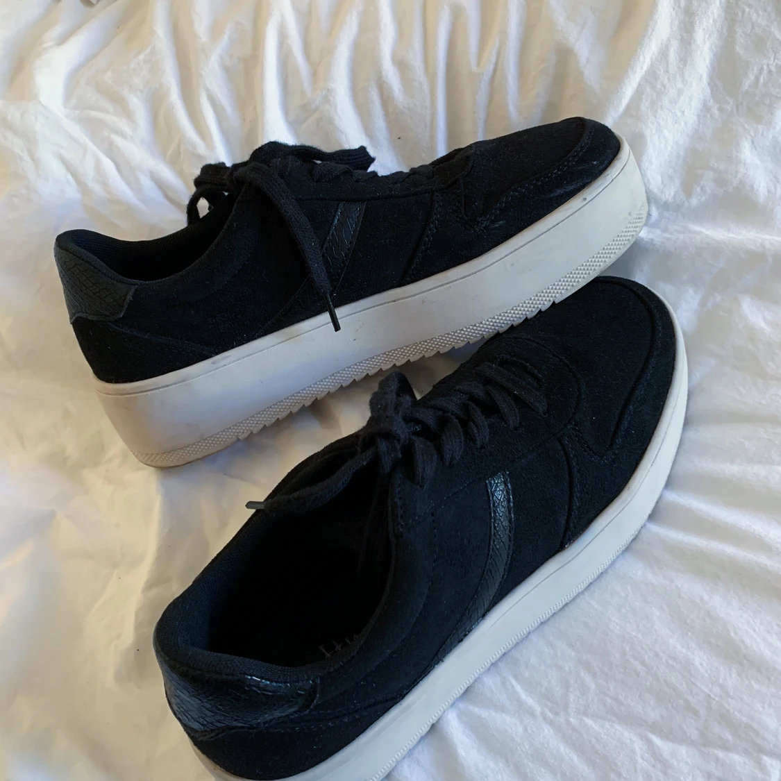 Svarta sneakers med hög sula, nyskick! - 90