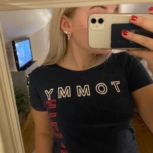 Tommy hilfiger tröja - Sitter bra! Jag är 163cm. Och har storlek s. 