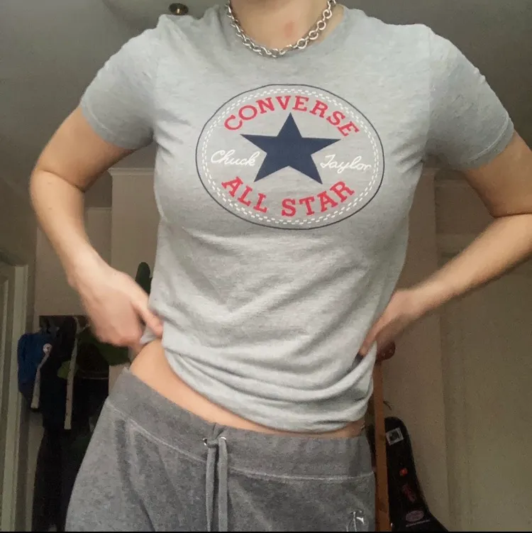 ass cool vintage converse t-shirt, står storlek XS men skulle säga att den passar mer som storlek S :). T-shirts.