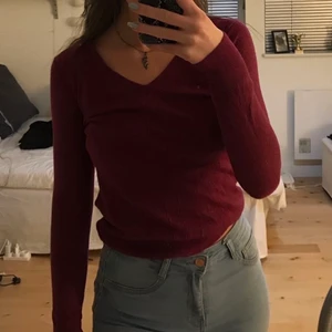 Tröja - Fin vinröd tröja från zalando. Färgen syns bäst på sista bilden❤️ frakt tillkommer 