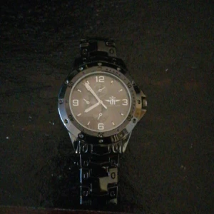 Michael John klocka  - Säljer Michael John klocka pris 100 kr batteriet behöver bytas 