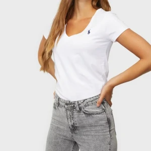 t shirt ifrån ralph lauren - säljer denna ralph lauren tröja i storleken S, använts få gånger och i bra sick