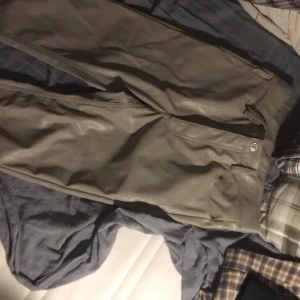 Skinnbyxor från weekday😊 - Original priset 600kr skriv till mig om du har frågor🤩