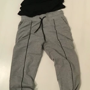 Träningsset tights och top - NA-KD tights stl 38 och Casall top stl M 50kr/st eller 75kr för båda
